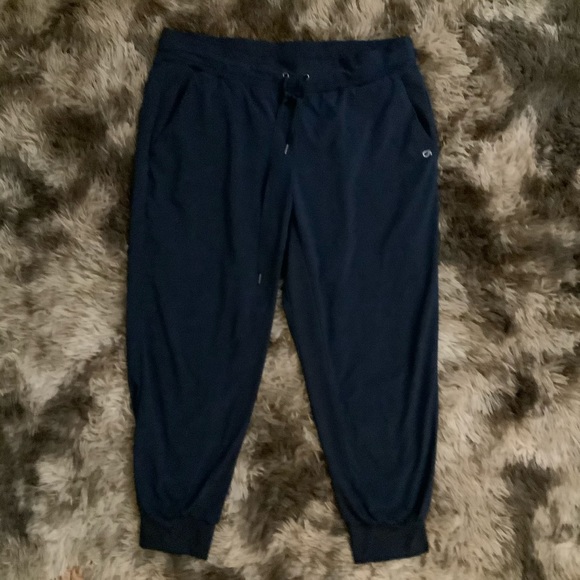 GAP fit joggers 🎀 - Picture 1 of 5